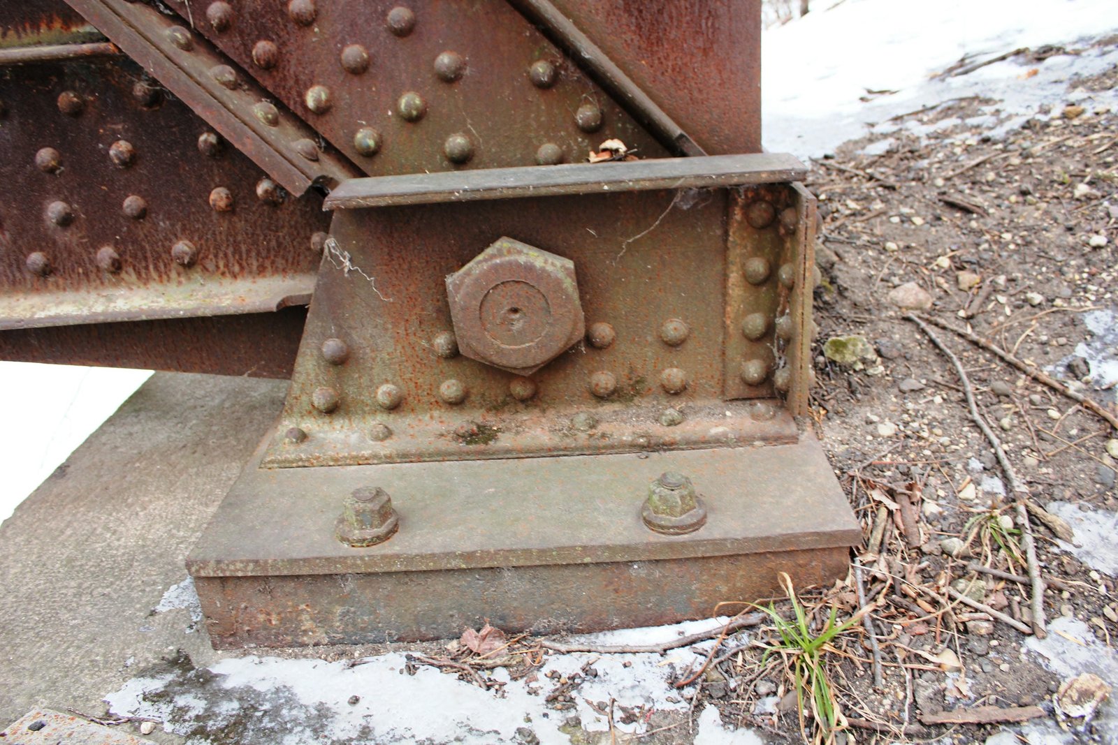 Lower angle connection